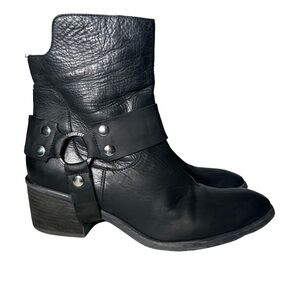 DONALD J Pliner Dasha Distressed moto western ankle Booties boots size 8 M